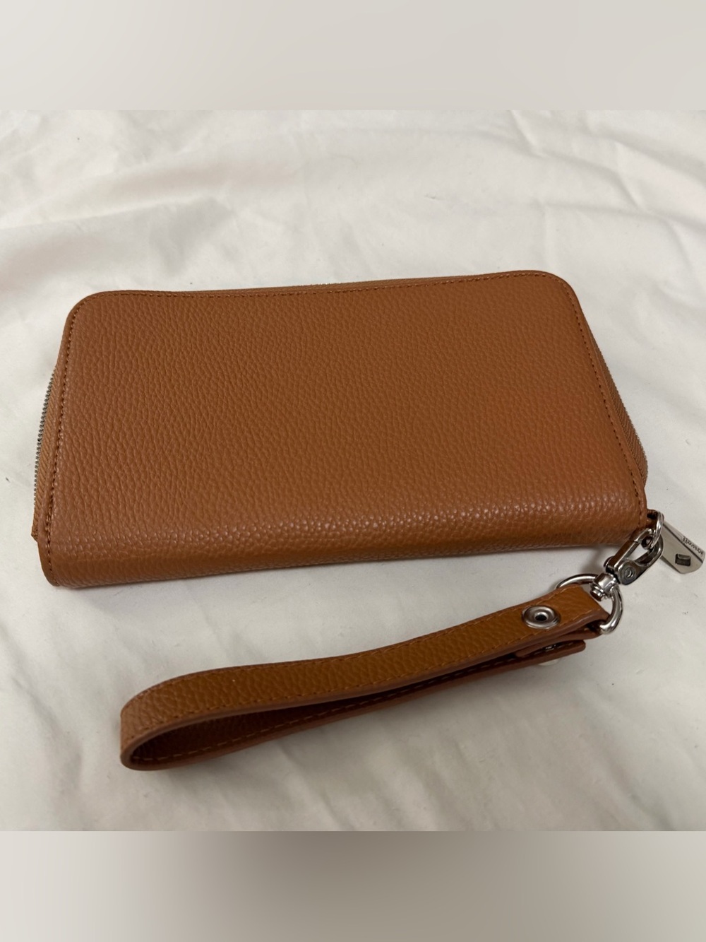 Thirty-One All About the Benjamins Wallet in Caramel Charm Pebble w/ Strap